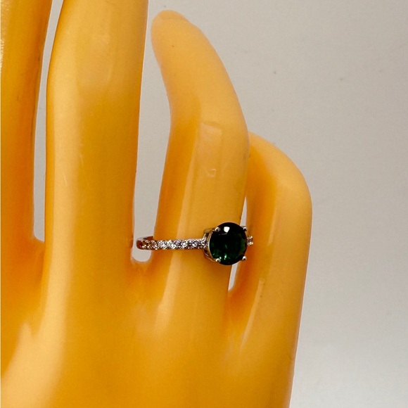 Genuine Emerald Solitaire Ring Pave’ Side Stones 1 ct NIB Size 7 - Picture 4 of 14